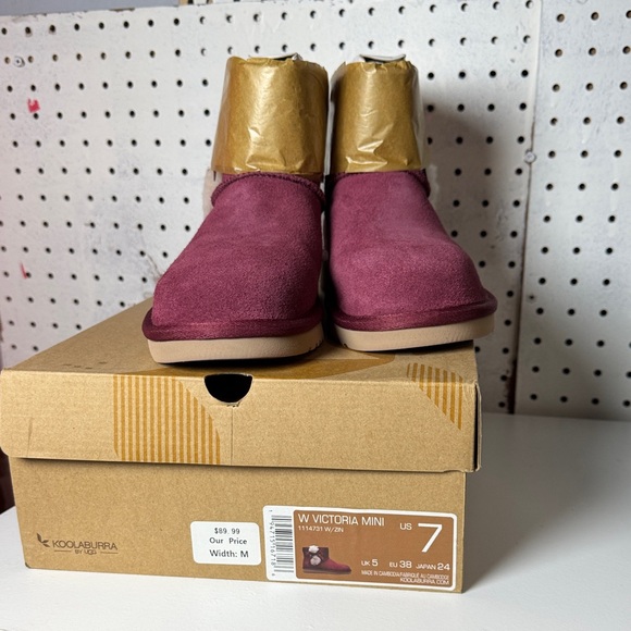Koolaburra UGG Victoria Mini Ankle Boots in Burgundy and Tan - Picture 3 of 6